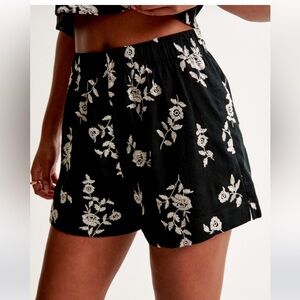 Linen Blend Embroidered Pull-On Short